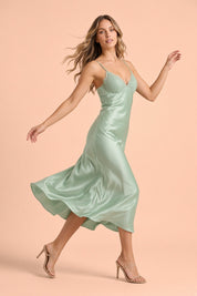 Robe nuisette longue vert menthe à dentelle | Vue en mouvement | Lounelle Paris