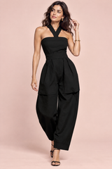 Neckholder-Jumpsuit mit weitem Bein in Schwarz