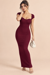 Bordeaux-Midikleid mit schulterfreiem Ausschnitt und kurzen Ärmeln
