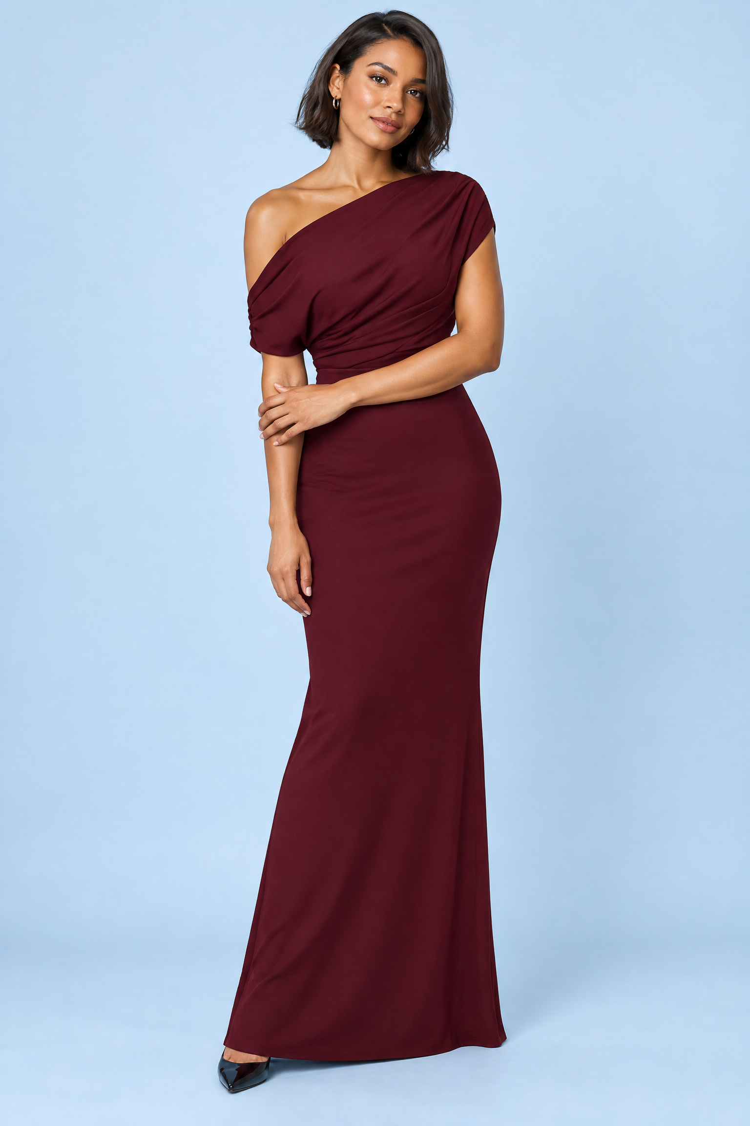 Robe longue bordeaux à encolure Bardot et bretelle torsadée | Vue de face | Lounelle Paris