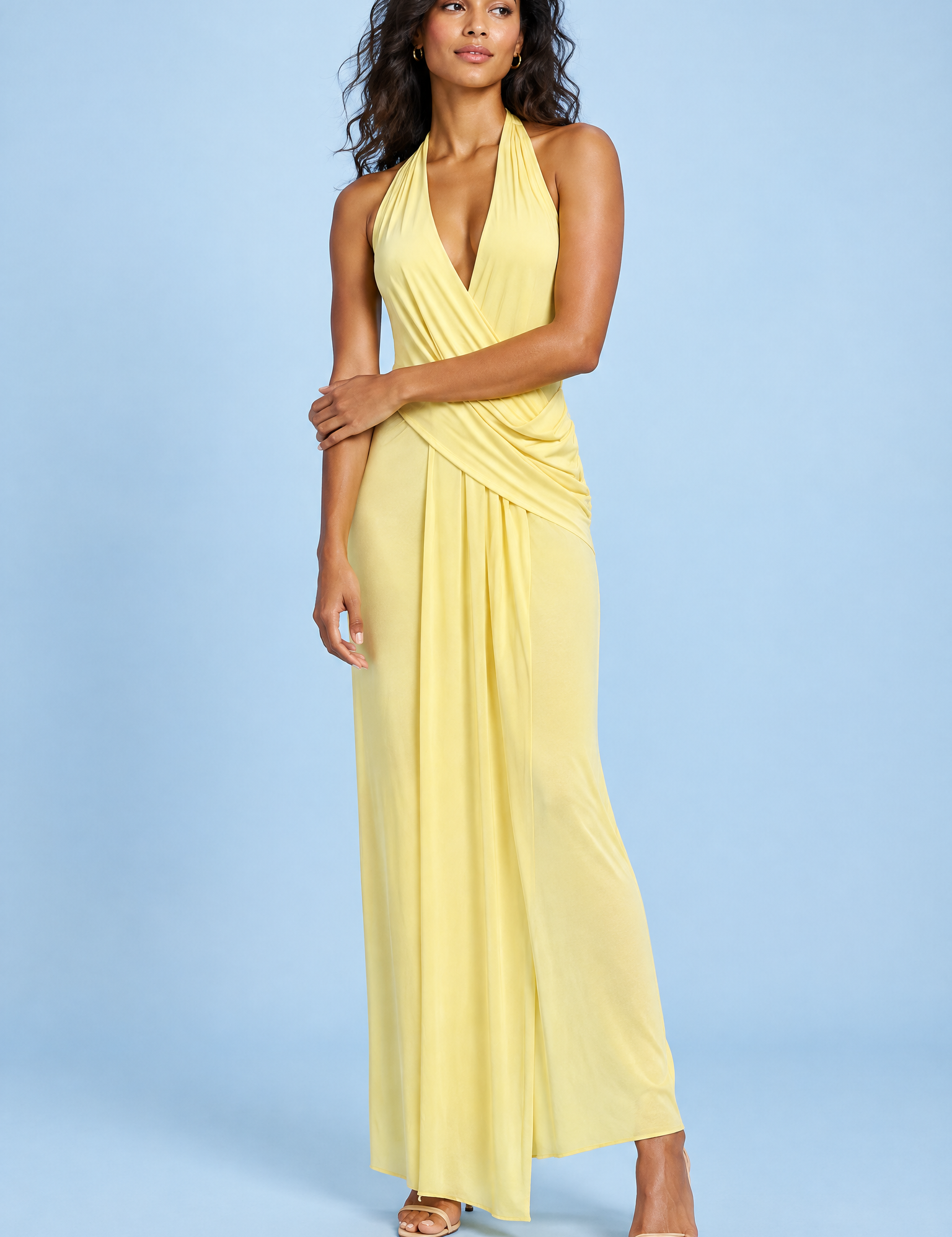 Robe longue jaune à encolure bateau, dos nu et manches cape | Vue de face | Lounelle Paris