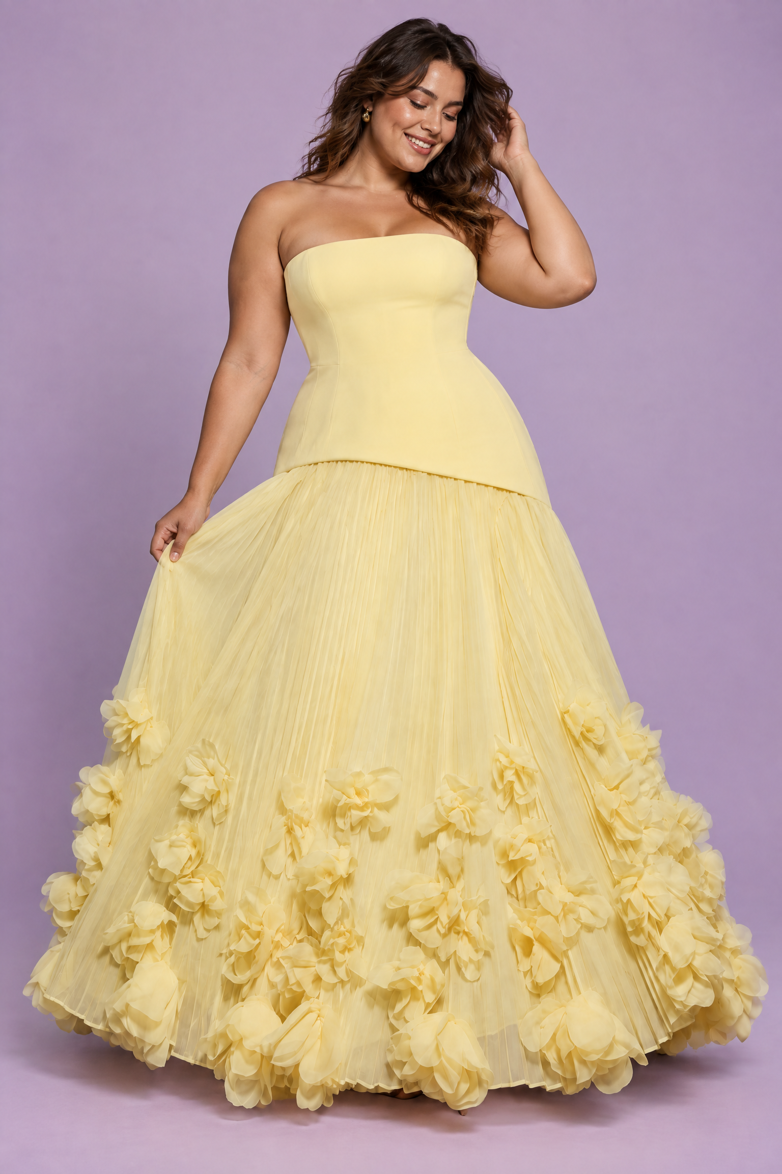Robe longue bustier plissée jaune | Porté sur une silhouette plus ronde | Lounelle Paris