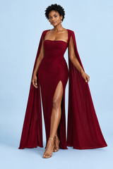 Figurbetontes rotes Maxikleid mit Karree-Ausschnitt, Seitenschlitz und Cape-Ärmeln