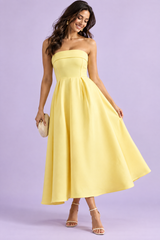 Gelbes Bandeau-Midikleid mit ausgestelltem Rock