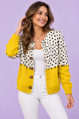 Geblümte Strickjacke mit Knopfleiste in Gelb