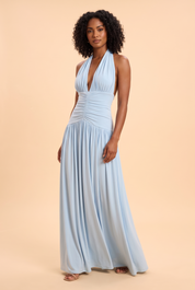 Robe longue bleu ciel à décolleté plongeant et détails froncés | Vue de face | Lounelle Paris