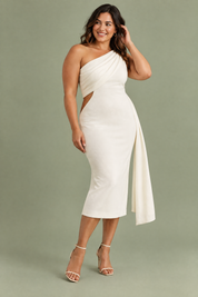 Robe midi blanche à encolure asymétrique avec ceinture | Porté sur une silhouette plus ronde | Lounelle Paris