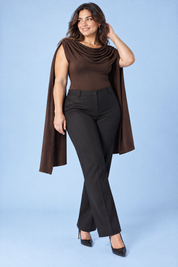 Body marron ajusté froncé à col bénitier | Porté sur une silhouette plus ronde | Lounelle Paris