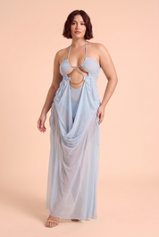 Robe longue bleu clair à encolure américaine, découpes et mesh transparent | Porté sur une silhouette plus ronde | Lounelle Paris