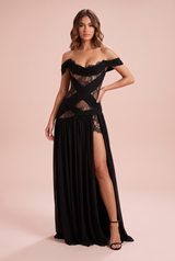 Schwarzes Kleid mit Cut-outs und Wasserfallausschnitt