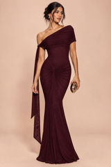 One-Shoulder-Maxikleid mit Raffungen in Bordeaux