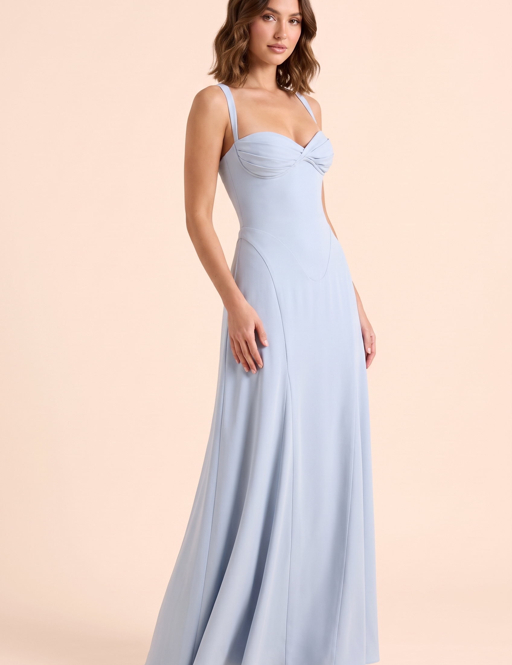 Robe longue bleu clair à fronces et décolleté cœur | Vue de face | Lounelle Paris