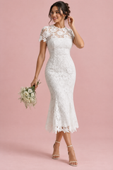 Weißes Spitzen-Midikleid mit kurzen Ärmeln