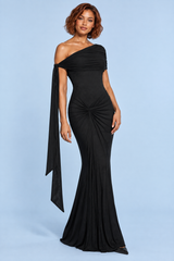 One-Shoulder-Maxikleid mit Raffungen in Schwarz