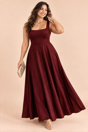 Robe midi bordeaux à encolure cœur | Porté sur une autre silhouette | Lounelle Paris