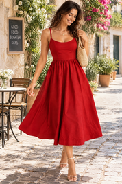 Robe midi rouge plissée évasée | Photo lifestyle | Lounelle Paris