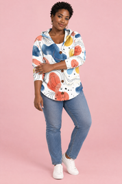 Gilet à capuche blanc à fleurs | Porté sur une silhouette plus ronde | Lounelle Paris