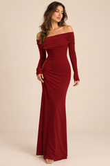 Bordeauxrotes asymmetrisches Maxikleid mit Drapierung, Carmen-Ausschnitt und offenem Rücken