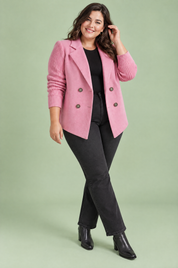 Blazer rose croisé à revers | Porté sur une silhouette plus ronde | Lounelle Paris