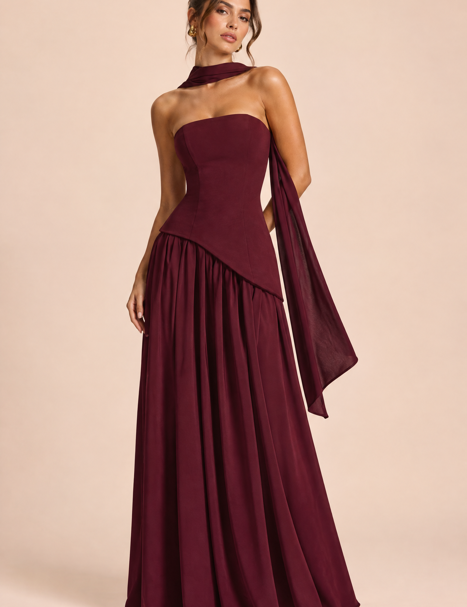 Robe longue bordeaux à encolure asymétrique | Vue de face | Lounelle Paris