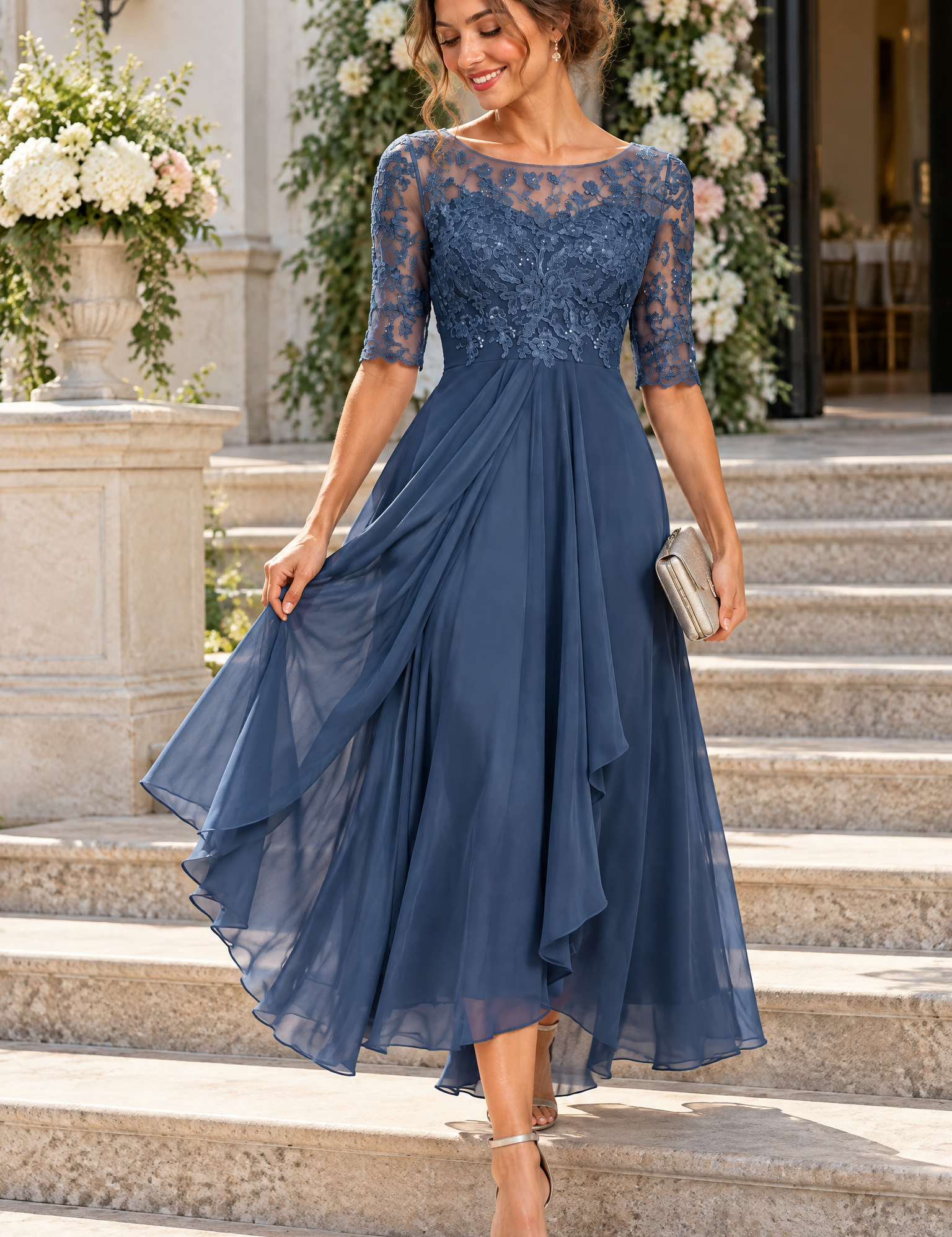 Robe en mousseline à corsage brodé bleu marine | Photo lifestyle | Lounelle Paris