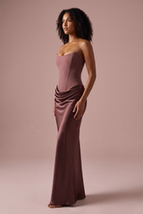 Burgunderrotes trägerloses Korsett-Maxikleid