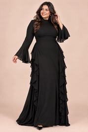 Robe longue noire à volants et manches cloche | Porté sur une silhouette plus ronde | Lounelle Paris