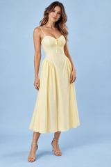 Gelbes Midikleid mit Blumenprint, Herz-Ausschnitt und Raffungen