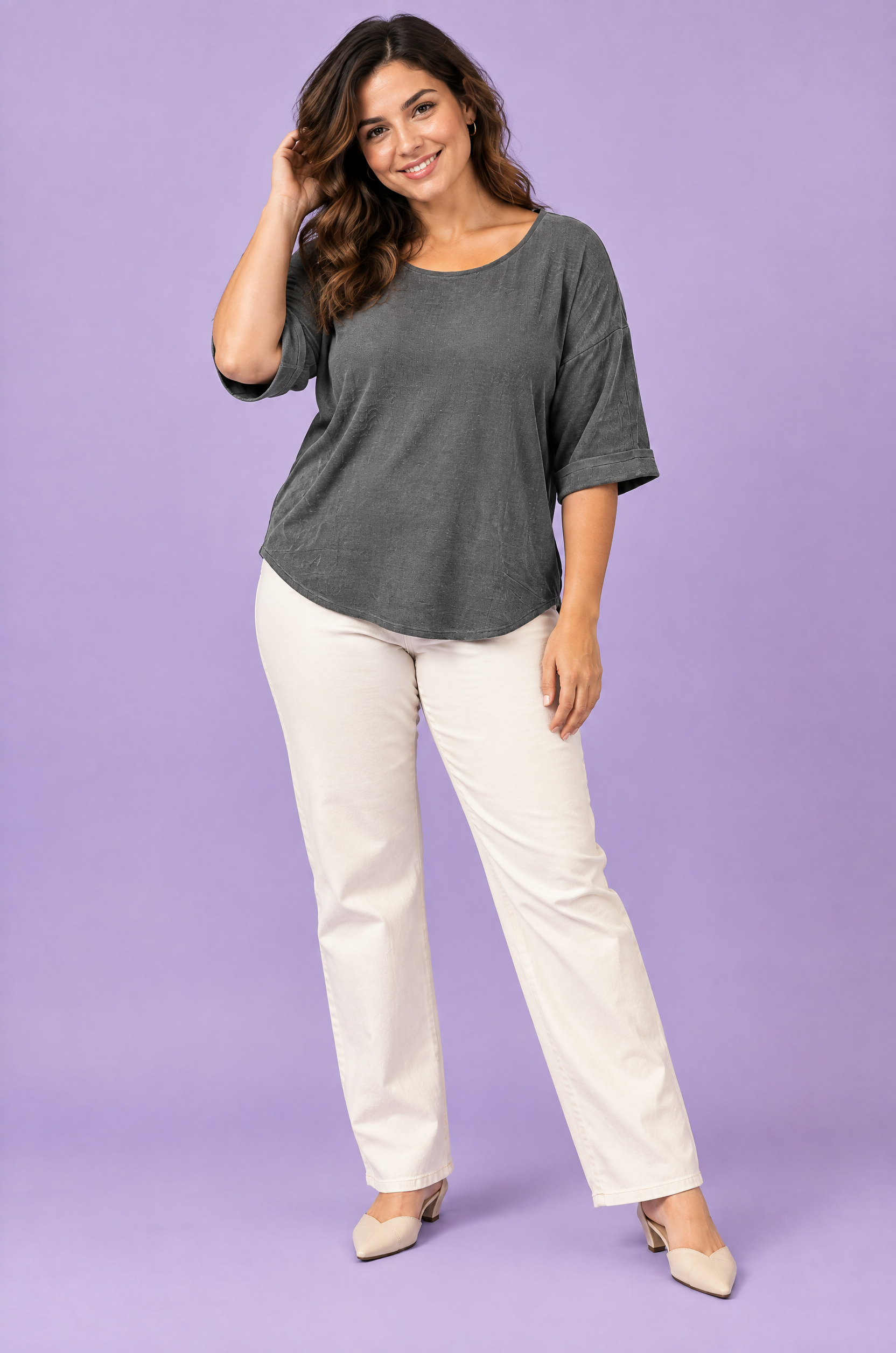 T-shirt gris anthracite à manches trois-quarts, coupe décontractée | Porté sur une autre silhouette | Lounelle Paris