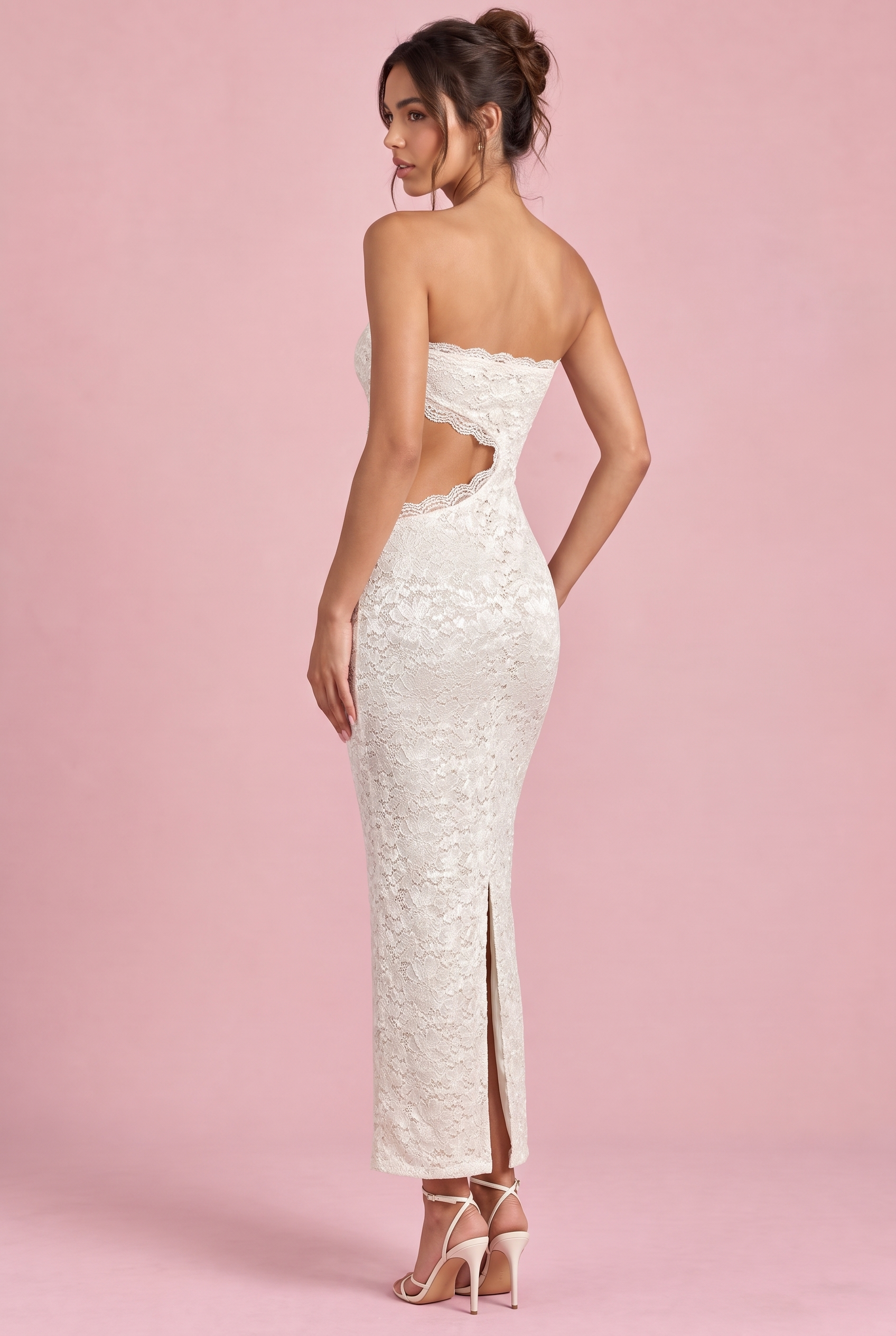 Robe longue blanche en dentelle à encolure bandeau | Vue de dos | Lounelle Paris