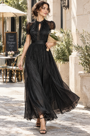 Robe longue plissée noire | Photo lifestyle | Lounelle Paris