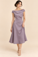 Hyazinthviolettes A-Linien-Midikleid mit U-Boot-Ausschnitt