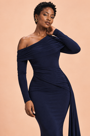 Robe longue bleu marine asymétrique à fronces et drapé | Vue rapprochée | Lounelle Paris