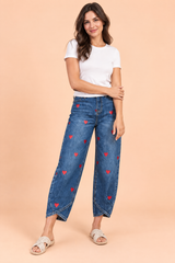 Blaue Hose mit Blumenprint und Schlitzsaum