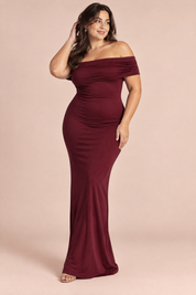 Robe longue bustier froncée bordeaux | Porté sur une silhouette plus ronde | Lounelle Paris
