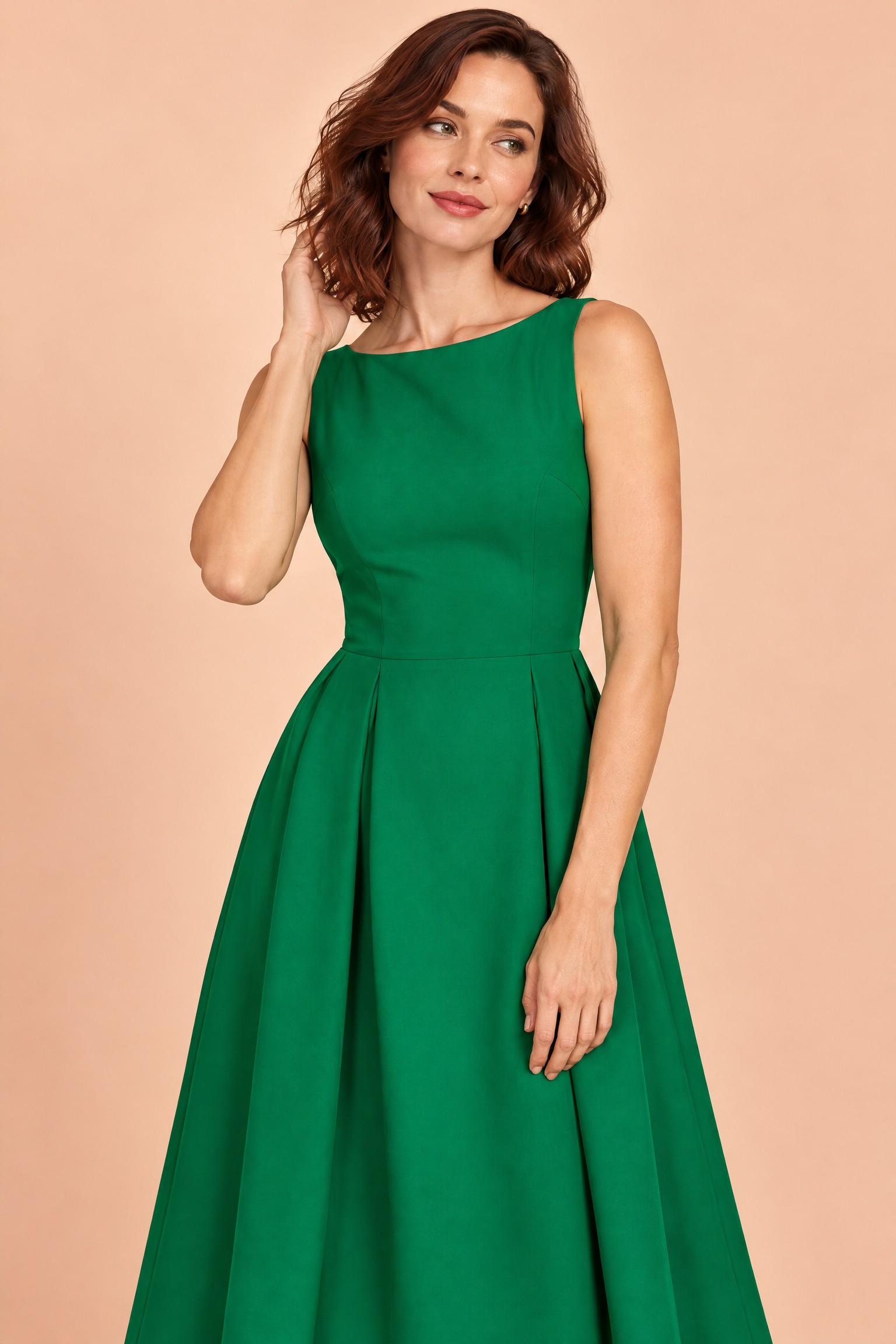Robe verte à encolure bateau et coupe trapèze | Vue rapprochée | Lounelle Paris
