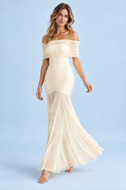 Robe longue crème froncée à épaules dénudées | Vue en mouvement | Lounelle Paris