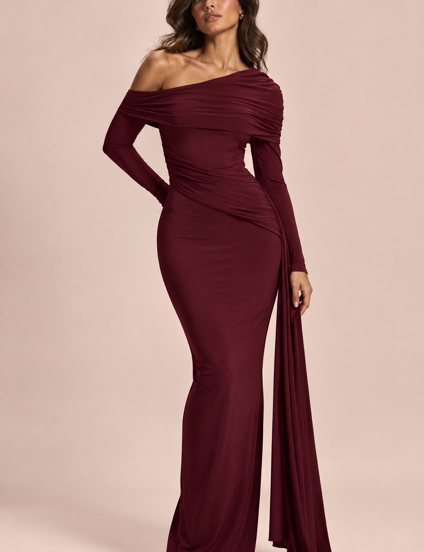 Robe longue bordeaux asymétrique à fronces et drapé | Vue de face | Lounelle Paris