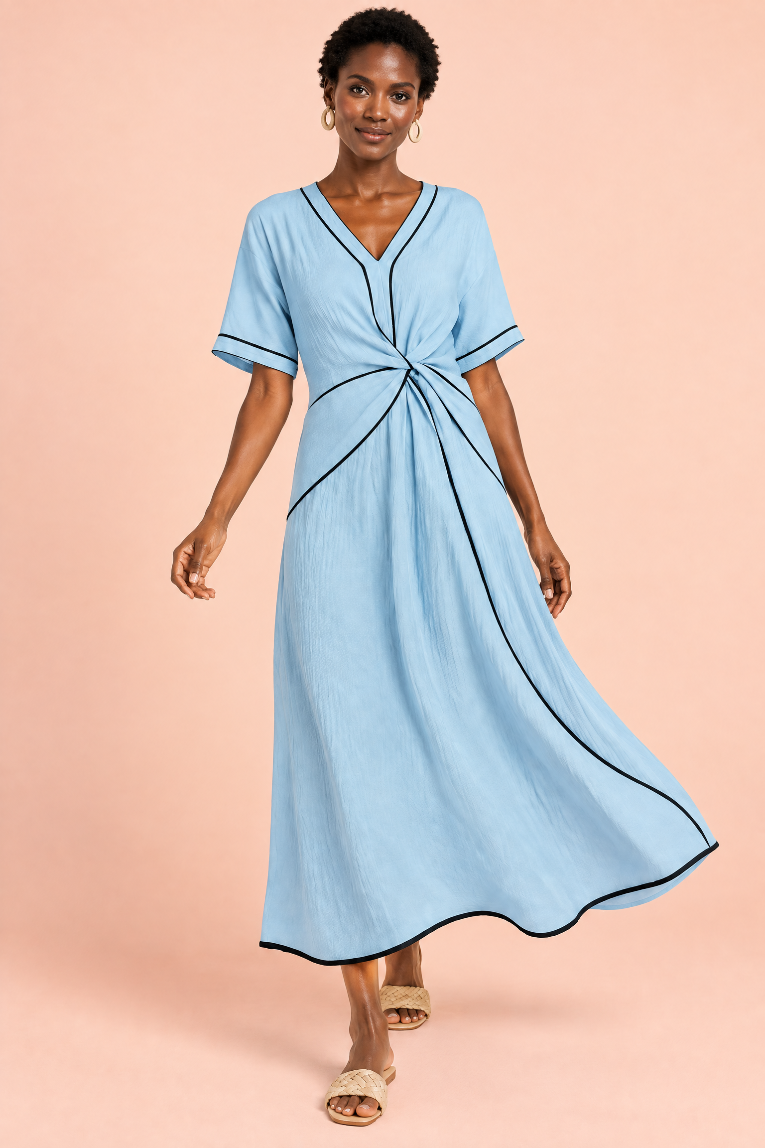 Robe longue bleue à col V et taille nouée | Vue en mouvement | Lounelle Paris