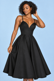 Robe midi noire à fines bretelles et jupe ample | Vue rapprochée | Lounelle Paris