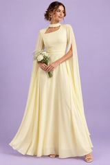 Hellgelbes Maxikleid mit eckigem Ausschnitt und Cape-Ärmeln