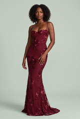 Bordeauxrotes Maxikleid mit Blumenstickerei