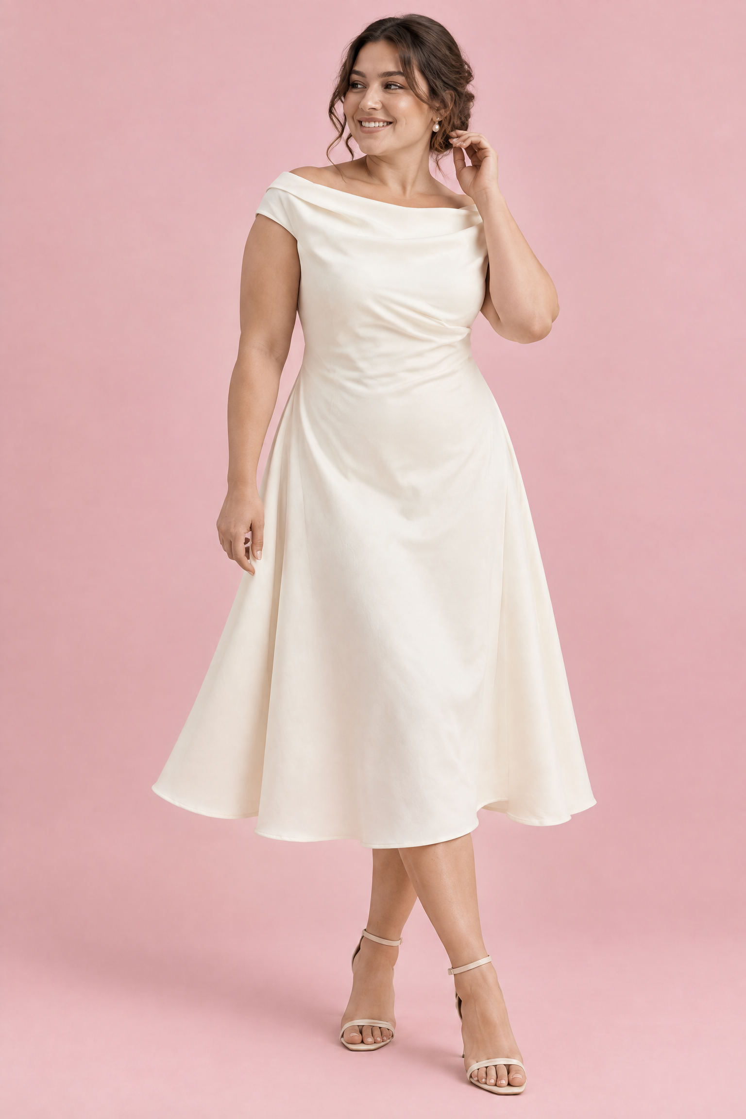 Robe trapèze blanc crème midi | Porté sur une silhouette plus ronde | Lounelle Paris