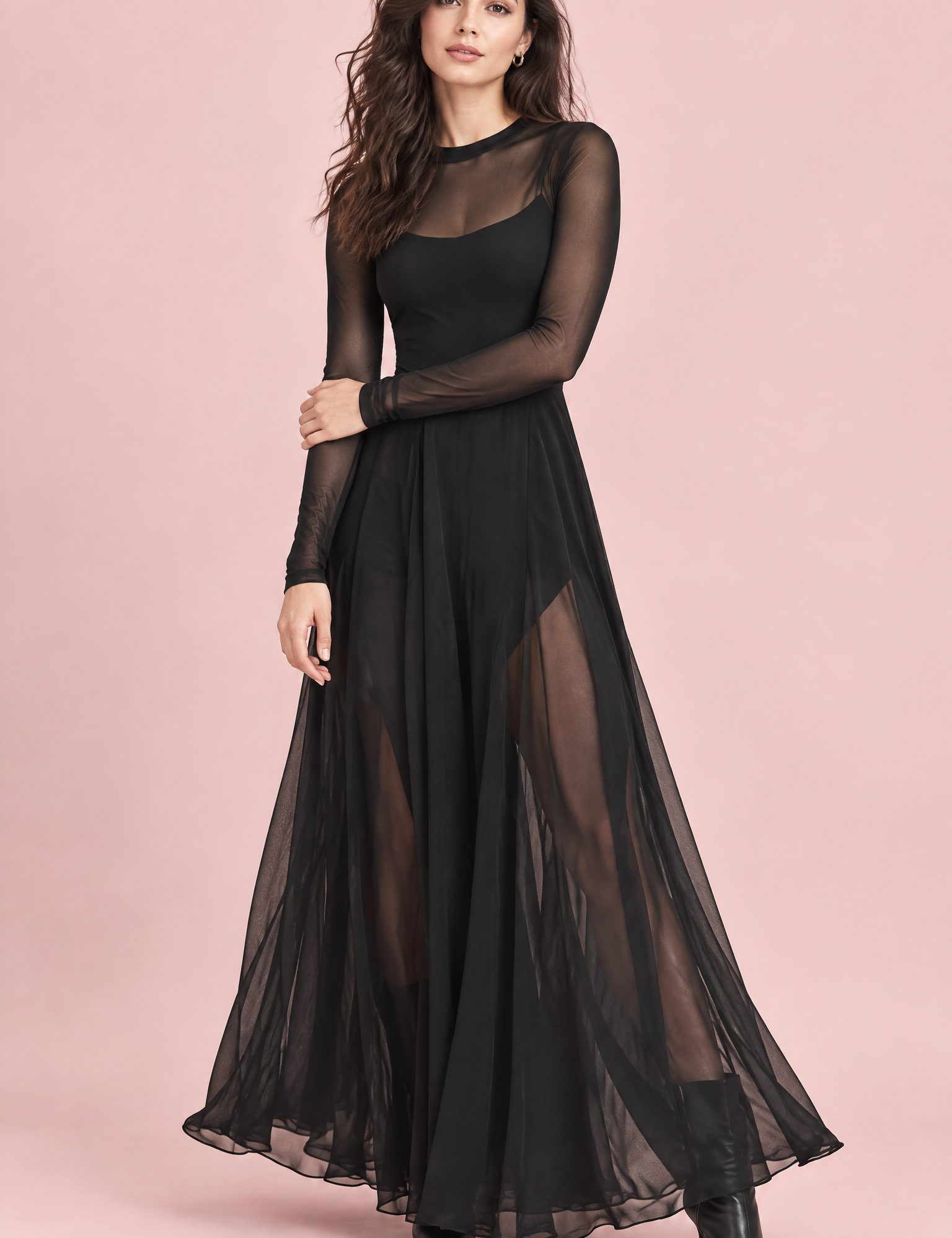 Robe longue noire à empiècements en mesh | Vue de face | Lounelle Paris