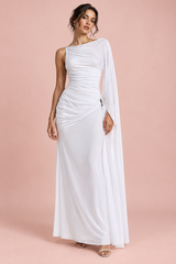 Weißes Maxikleid mit hochgeschlossenem Ausschnitt, Drapierungen und Cape-Ärmeln