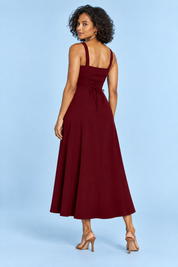 Robe midi bordeaux à fines bretelles et jupe ample | Vue de dos | Lounelle Paris