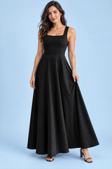 Schwarzes Midikleid mit Herzausschnitt