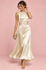 Ärmelloses Maxikleid in Champagner mit geraffter Taille