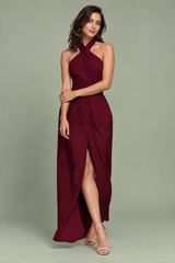 Bordeauxrotes Neckholder-Maxikleid mit Schlitz