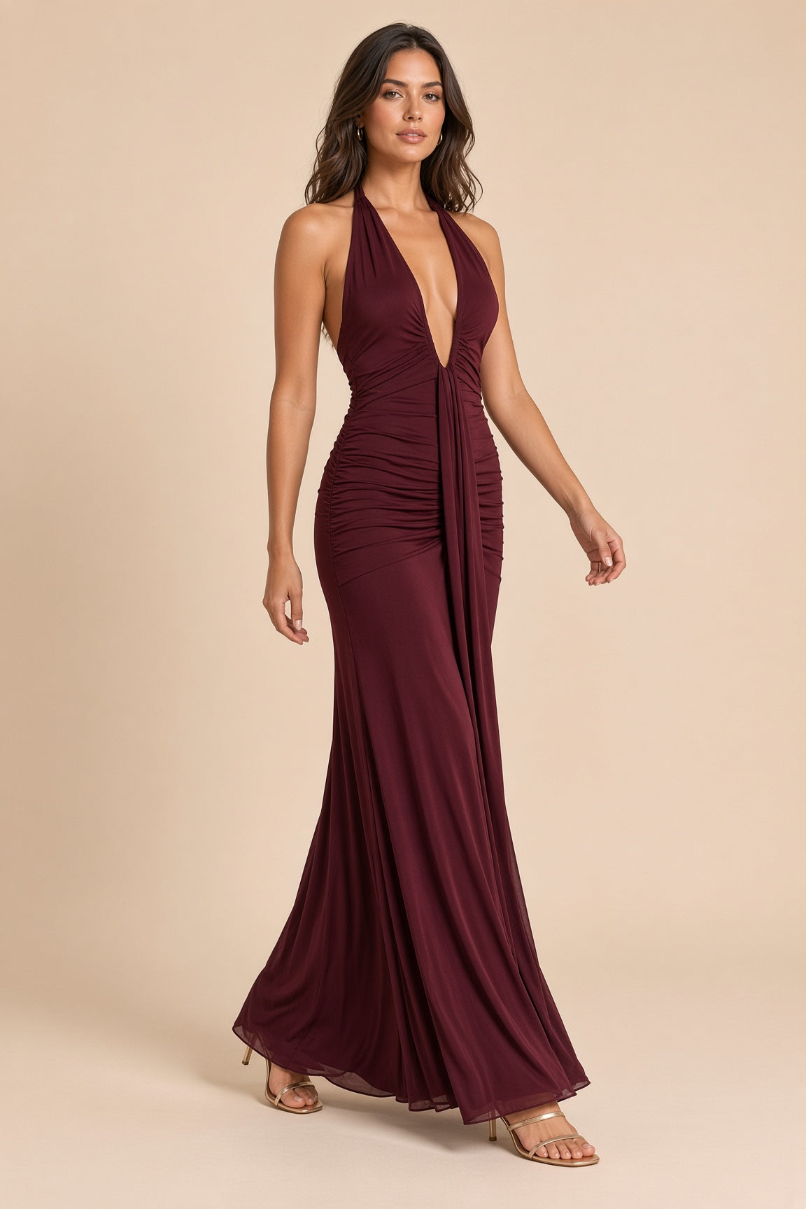 Robe longue bordeaux froncée à col dos nu | Vue en mouvement | Lounelle Paris
